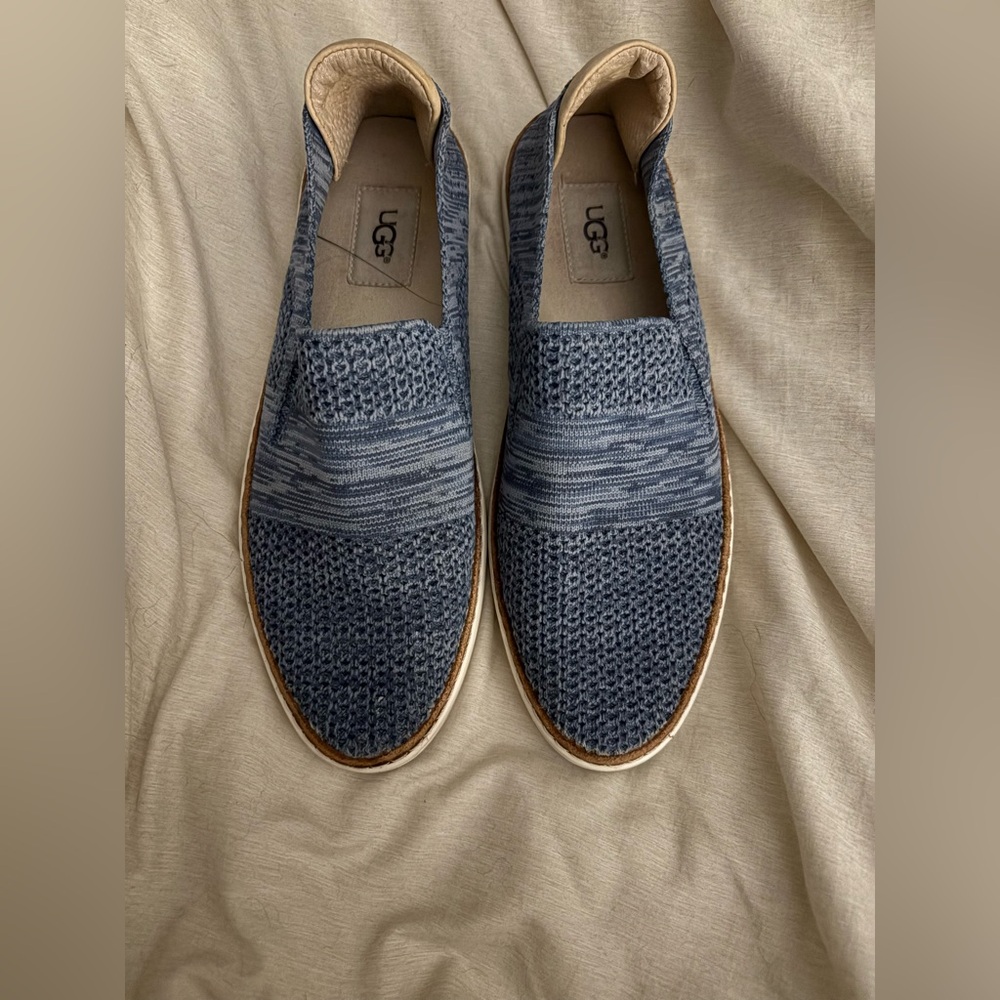 UGG Women's Blue Textured Flats
